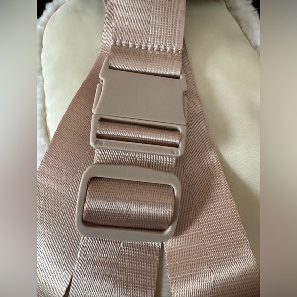 APANA SHERPA Cozy White Fur FANNY Belt Bag PACK NWT - Picture 3 of 8